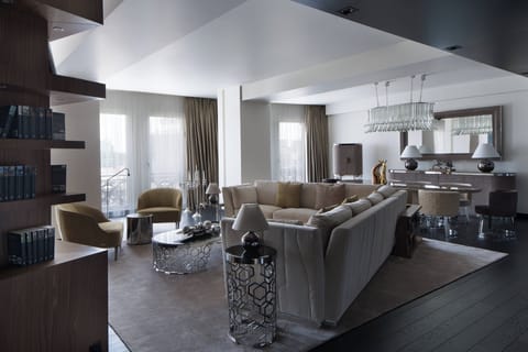 48-inch Smart TV with satellite channels, TV, pay movies