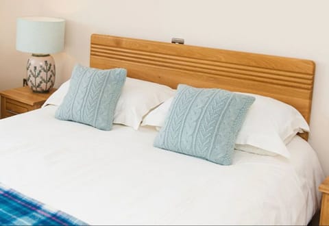 King Room Garden View | Premium bedding, desk, iron/ironing board, free WiFi