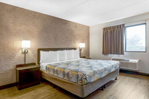 Minibar, desk, laptop workspace, blackout drapes