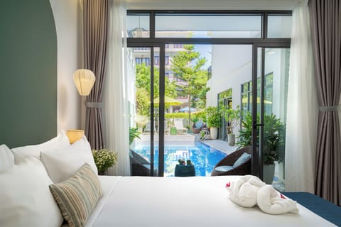 Suite, 1 King Bed, Pool View | Minibar, in-room safe, individually decorated, individually furnished
