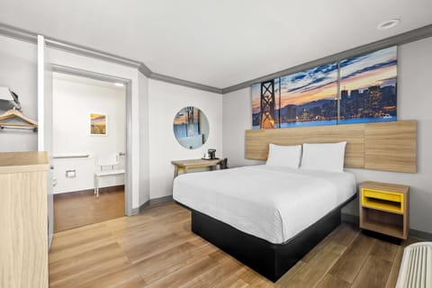 Standard Room, 1 Queen Bed, Accessible | In-room safe, desk, blackout drapes, iron/ironing board
