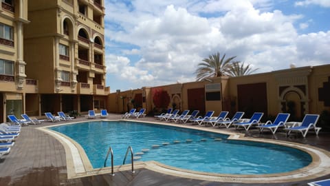 2 outdoor pools, open 9:00 AM to 5:00 PM, sun loungers