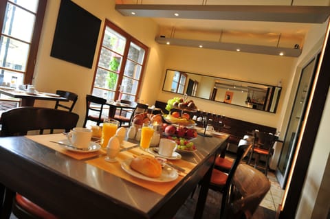 Daily cooked-to-order breakfast for a fee