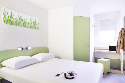 Double Room | Bathroom | Shower, eco-friendly toiletries, hair dryer, towels