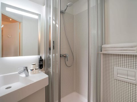 Desk, free cribs/infant beds, free WiFi, bed sheets