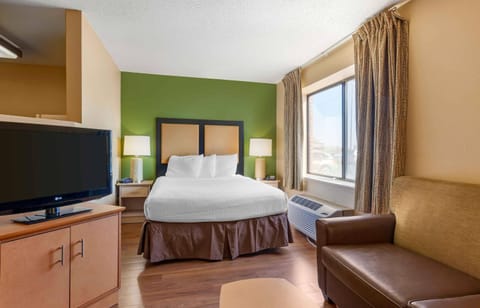 Deluxe Suite, 1 Queen Bed with Sofa bed, Non Smoking | 1 bedroom, desk, WiFi (free), bed sheets