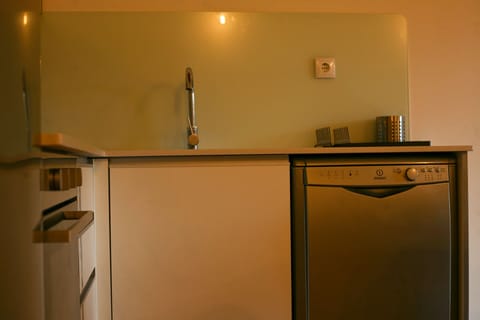 Superior Apartment | Desk, laptop workspace, free WiFi, bed sheets