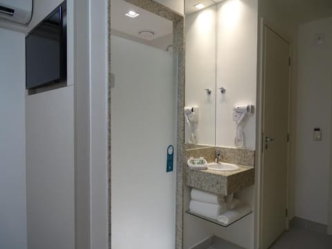 Shower, free toiletries, hair dryer, bidet