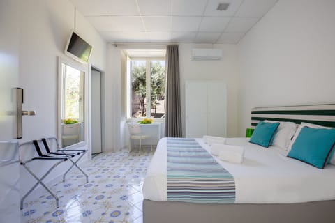 Standard Double Room, 1 Bedroom, Garden View | Hypo-allergenic bedding, in-room safe, individually furnished, desk