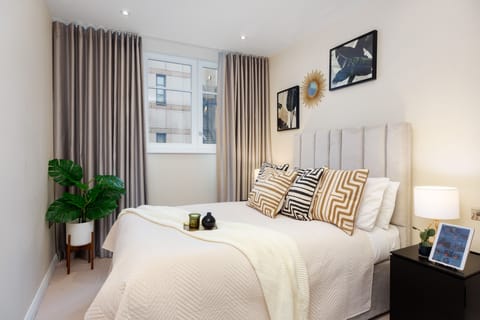 Deluxe Apartment, 1 Bedroom, City View | 1 bedroom, premium bedding, desk, iron/ironing board