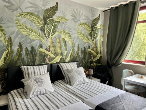 Twin Room | 1 bedroom, premium bedding, Select Comfort beds, minibar