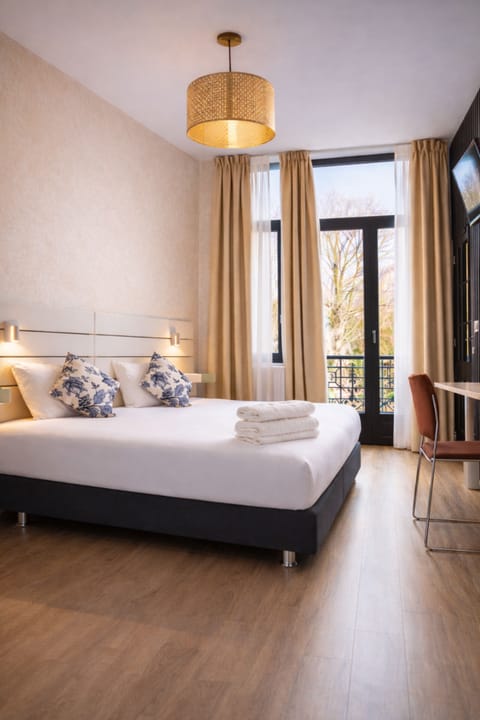 Standard Twin Room | Pillowtop beds, individually decorated, desk, iron/ironing board