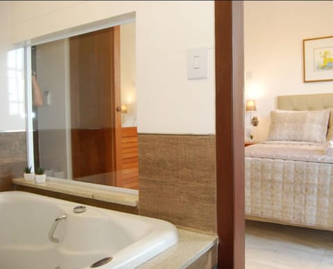 Deluxe Double Room, Bathtub | Minibar, in-room safe, desk, blackout drapes