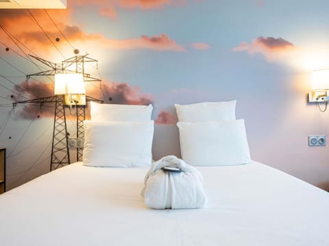 Superior Room (1 Large bed) | Minibar, in-room safe, desk, laptop workspace