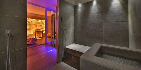 Couples treatment rooms, sauna, hot tub, steam room, Turkish bath