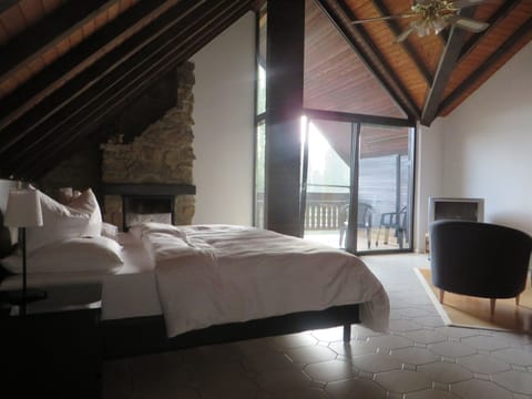 Suite, Private Bathroom