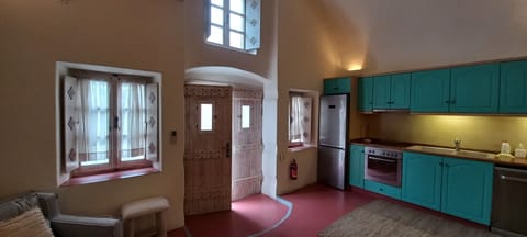 Villa, 4 Bedrooms | Private kitchen | Full-size fridge, microwave, oven, stovetop