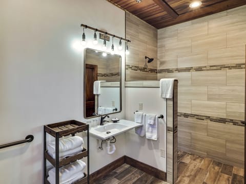 Edison Suite | Bathroom | Free toiletries, hair dryer, bathrobes, towels