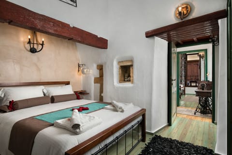 Standard Studio (A) | Premium bedding, down comforters, pillowtop beds, minibar