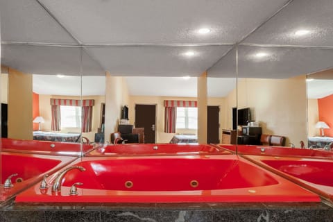 Studio Suite, 1 King Bed, Smoking | Desk, laptop workspace, iron/ironing board (on request), cribs (free)