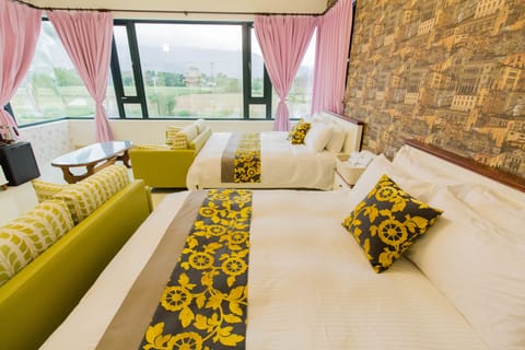 Family Room for 4 Shendiaoxialv | Minibar, desk, blackout drapes, rollaway beds