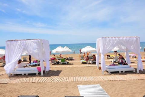 Private beach nearby, free beach shuttle, sun loungers, beach umbrellas