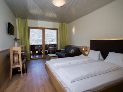 Double Room, Valley View | In-room safe, desk, free WiFi, bed sheets