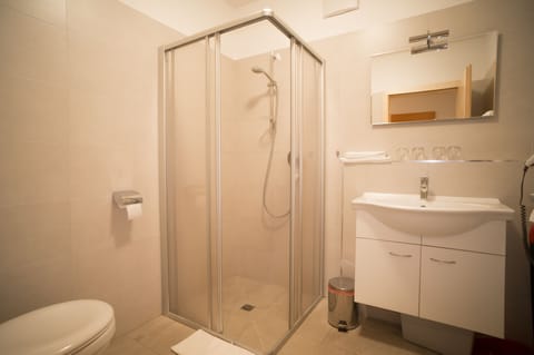 Family Apartment | Bathroom | Shower, hair dryer, towels