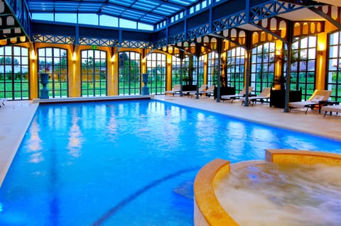 Couples treatment rooms, sauna, hot tub, steam room, body treatments