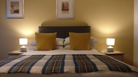 Double or Twin Room, Ensuite | Free WiFi, bed sheets