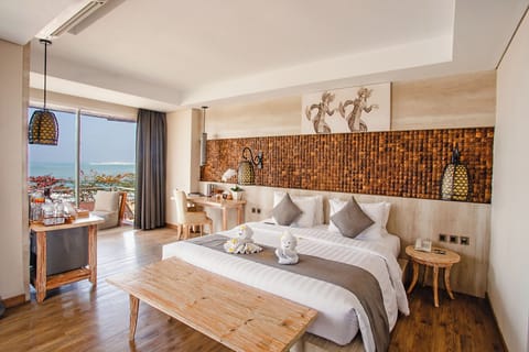 Legong Suite, Bathtub & Balcony | Minibar, in-room safe, desk, laptop workspace