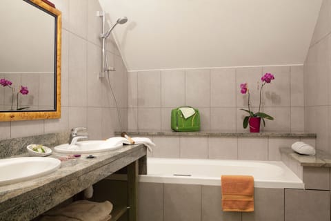 Free toiletries, hair dryer, bathrobes, towels