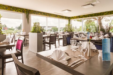 Lunch and dinner served, French cuisine