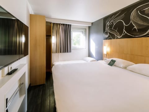 Premium bedding, pillowtop beds, desk, soundproofing