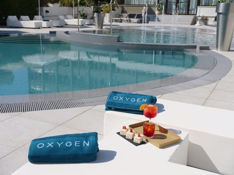 Poolside bar