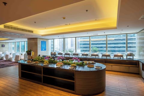 Daily buffet breakfast for a fee