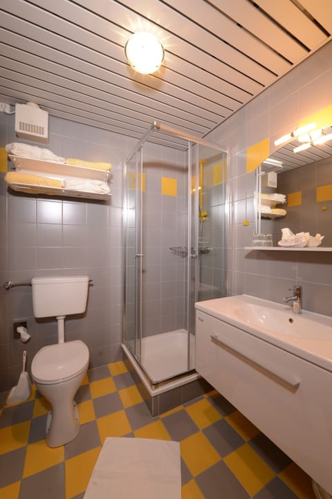 Classic Double Room, Balcony | Bathroom amenities | Shower, free toiletries, hair dryer, bathrobes