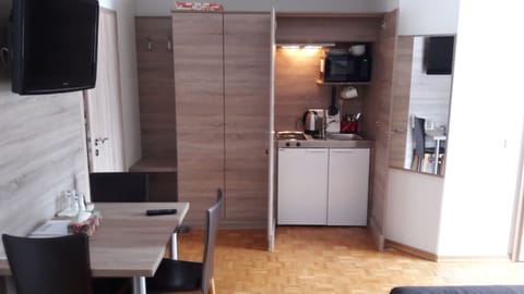 Comfort Studio, 1 Bedroom, Non Smoking, Mountainside | Private kitchen