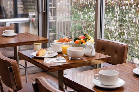 Daily continental breakfast (EUR 8 per person)