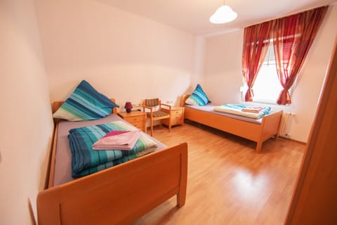 Standard Twin Room, Private Bathroom | Desk, free WiFi