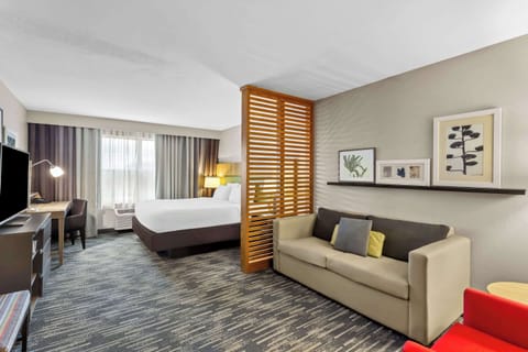 Room, 1 King Bed, Non Smoking | Tempur-Pedic beds, desk, blackout drapes, iron/ironing board