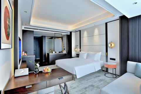 Superior Double Room | Minibar, in-room safe, desk, blackout drapes