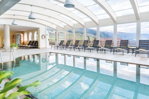 Indoor pool, sun loungers