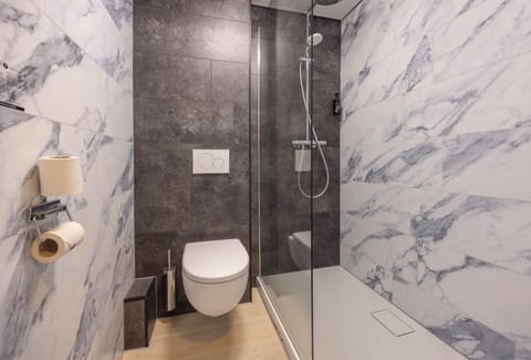 Standard Double Room, Balcony | Bathroom | Shower, eco-friendly toiletries, towels