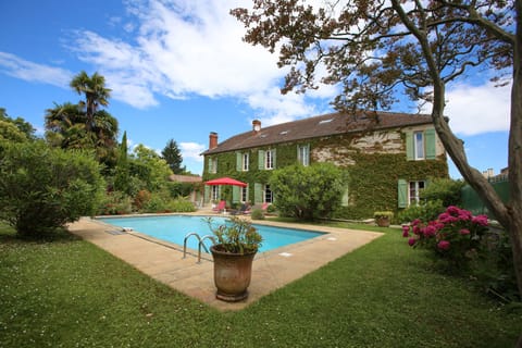 Outdoor pool, open 9:00 AM to 7:30 PM, pool umbrellas, sun loungers