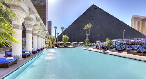 Seasonal outdoor pool, open 9:00 AM to 7:00 PM, cabanas (surcharge)