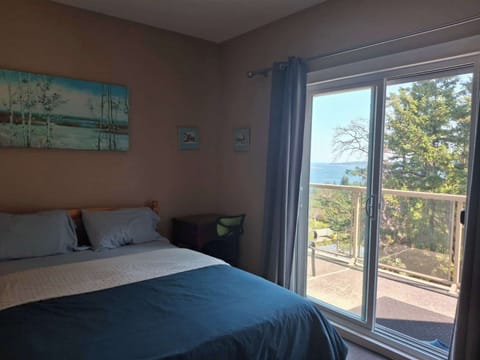 Standard Room, 1 Queen Bed, Ocean View | 1 bedroom, premium bedding, soundproofing, free WiFi