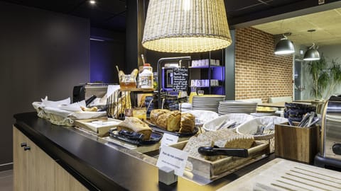 Daily buffet breakfast for a fee