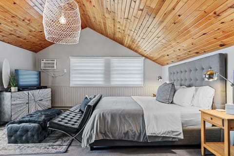 King Room with Spa Bath | Premium bedding, individually decorated, individually furnished