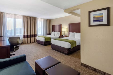 Suite, Non Smoking | Desk, iron/ironing board, free cribs/infant beds, rollaway beds